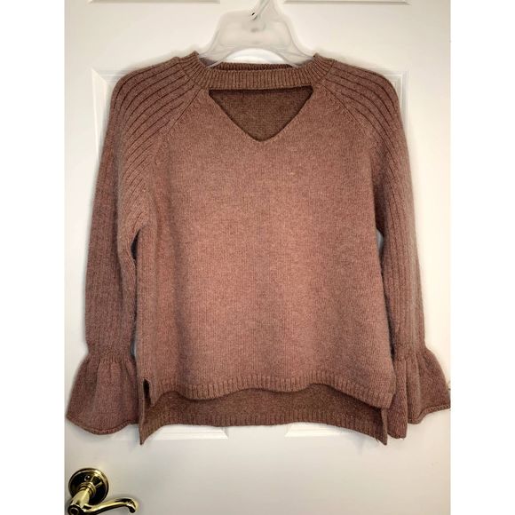 Few Moda Pink Angora Blend Keyhole Bell Sleeve Knit Sweater Size Small - Picture 1 of 5